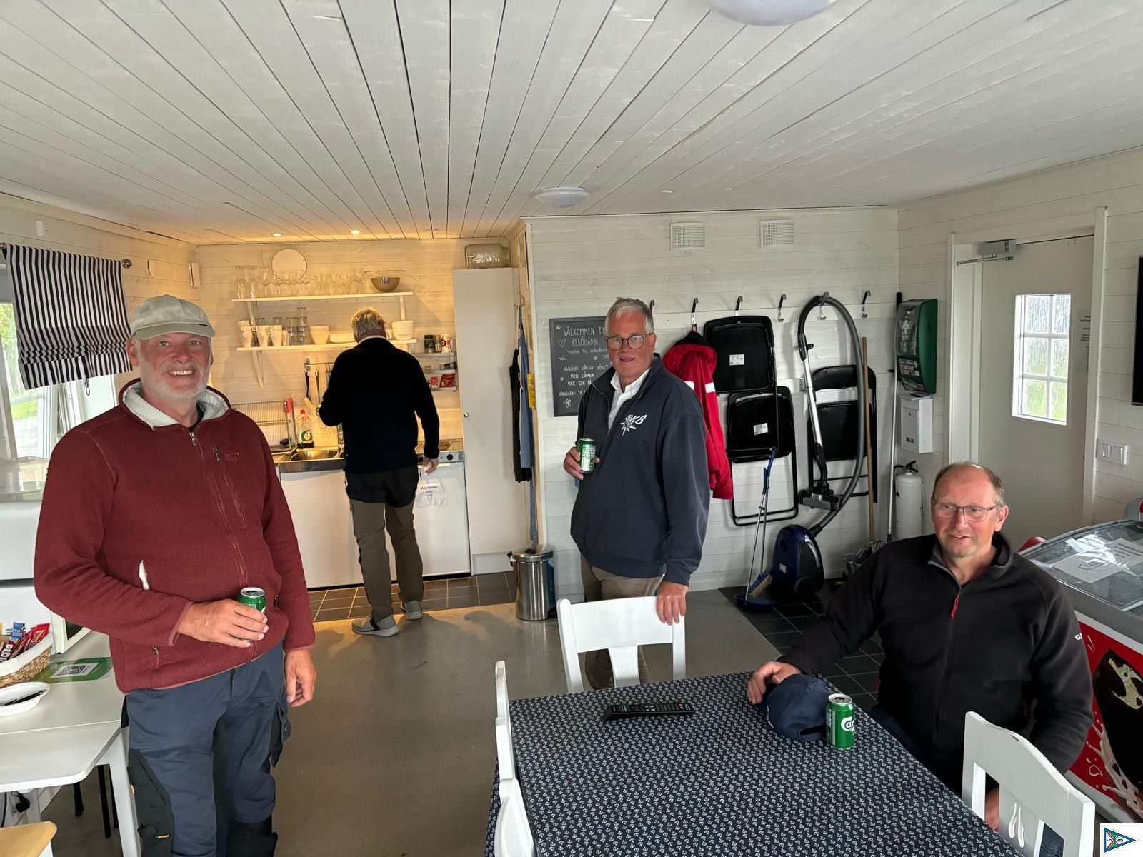 Die Crew der Midsummer Sail mustert ab..